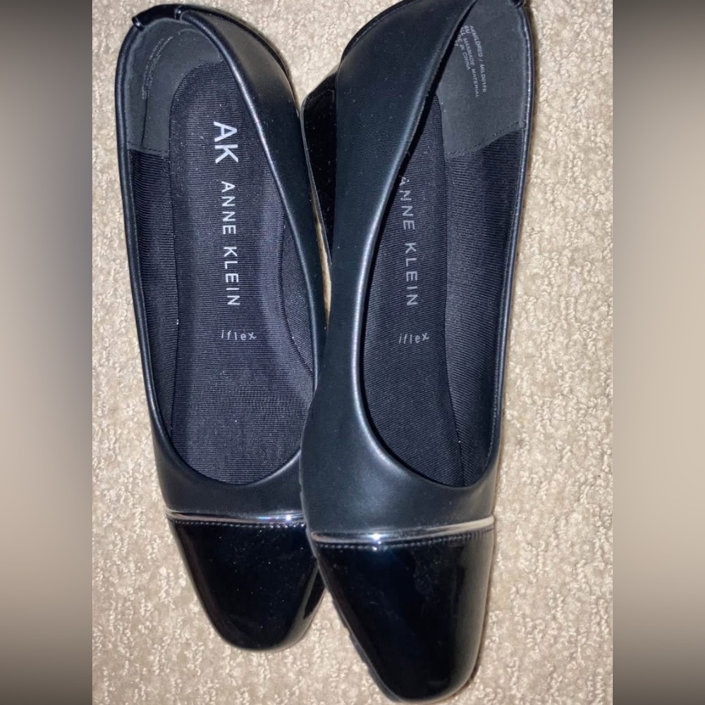 LIKE NEW Anne Klein Black Flats for Women